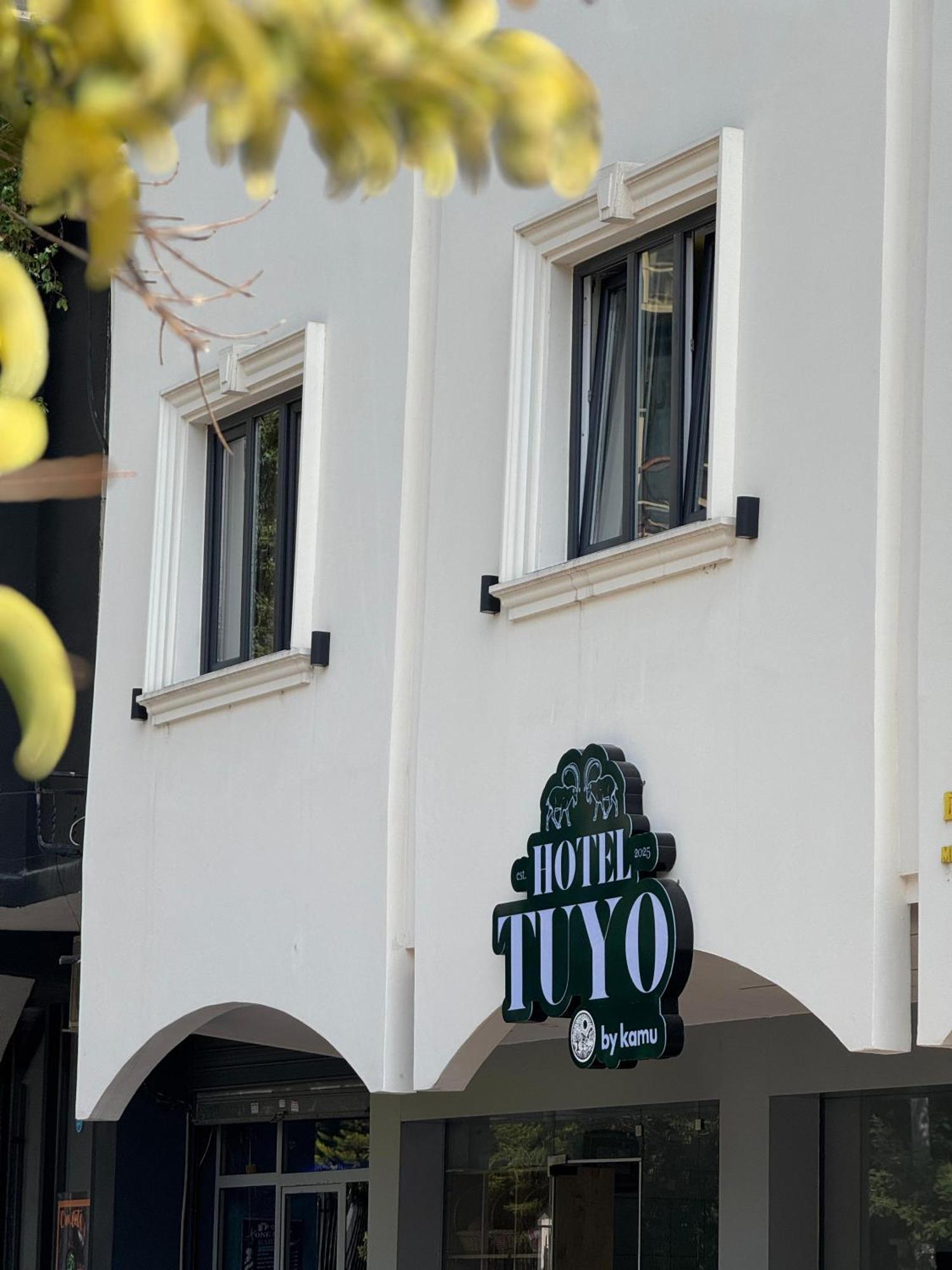 Hotel Tuyo Tirana